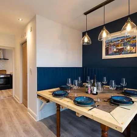 Herring Girl House - Historic Seafront Property * Scarborough