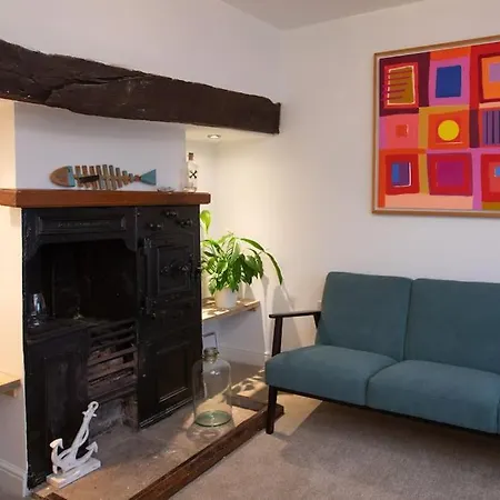 Herring Girl House - Harbourside Property, Sleeps 8