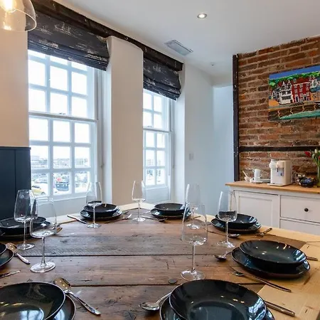 Herring Girl House - Harbourside Property, Sleeps 8 펜션