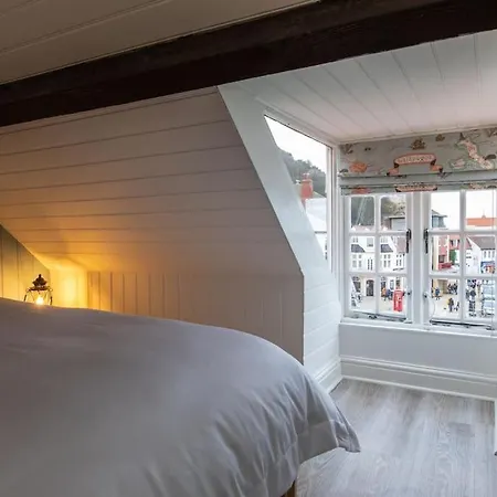 Ferienhaus Herring Girl House - Historic Seafront Property *