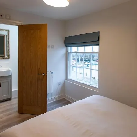 Herring Girl House - Harbourside Property, Sleeps 8