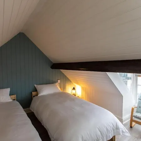 Herring Girl House - Harbourside Property, Sleeps 8 *