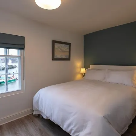 Herring Girl House - Harbourside Property, Sleeps 8