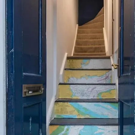 Herring Girl House - Harbourside Property, Sleeps 8 * Scarborough