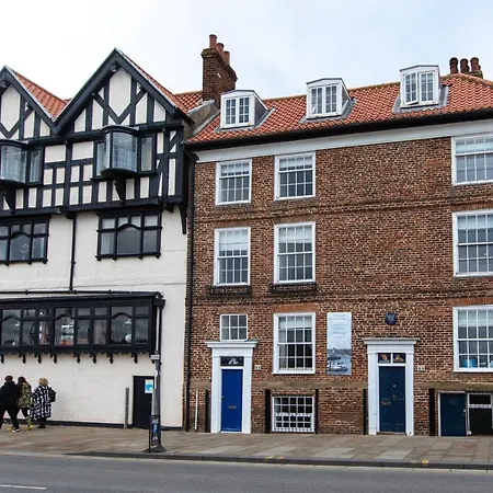 Herring Girl House - Historic Seafront Property Ferienhaus *