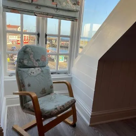 Herring Girl House - Historic Seafront