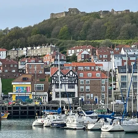 Herring Girl House - Harbourside Property, Sleeps 8 Scarborough