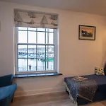 Herring Girl House - Historic Seafront Holiday home *